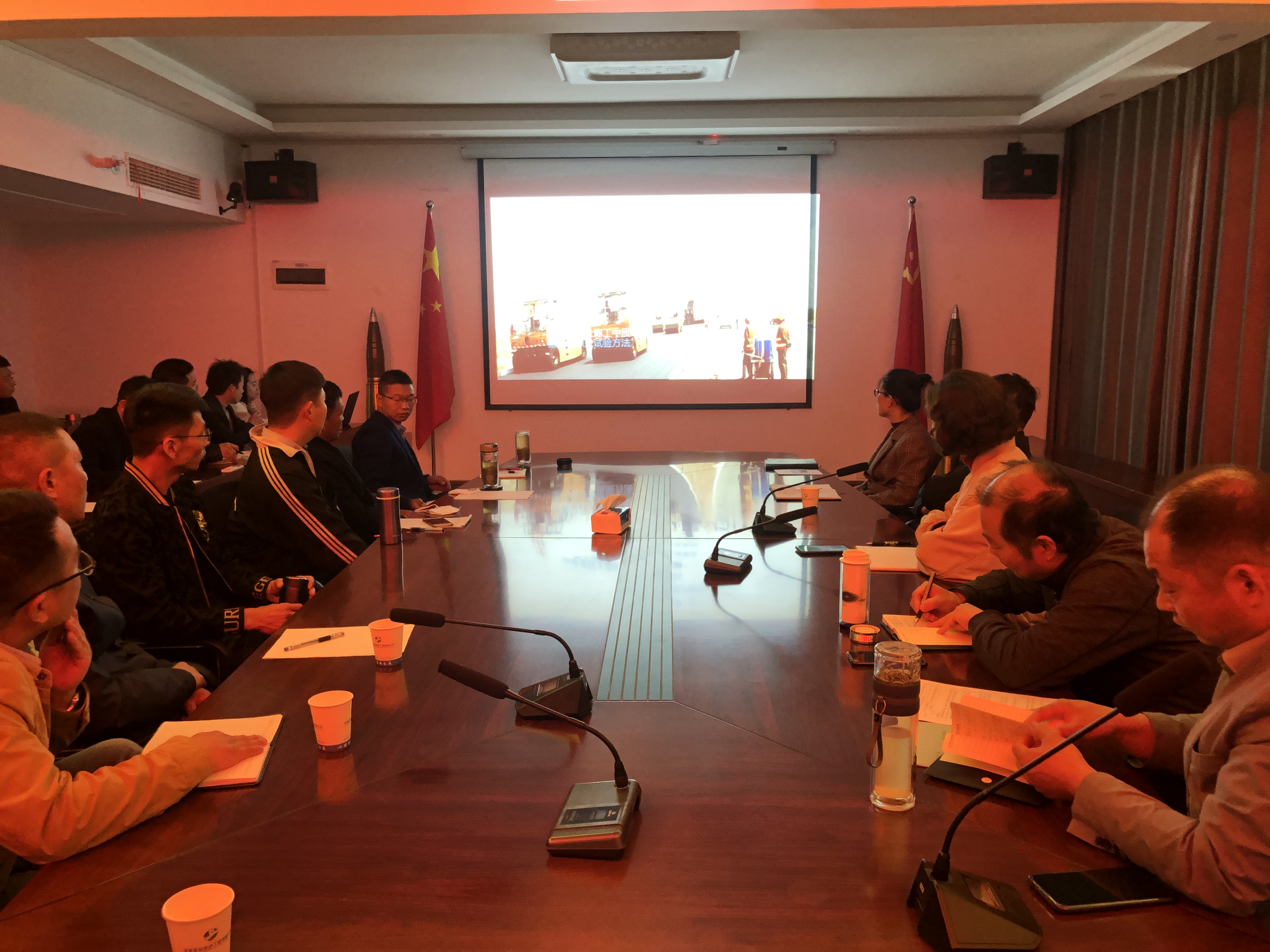  河南永和建設(shè)集團舉辦瀝青路面施工技術(shù)交流學習會